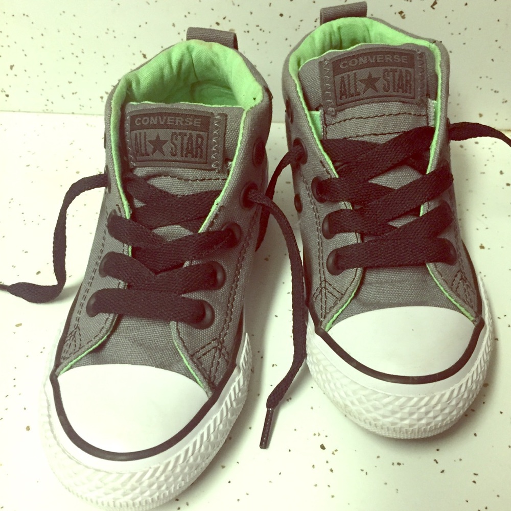 Converse Chuck Taylor Street Mid Boys' Shoe